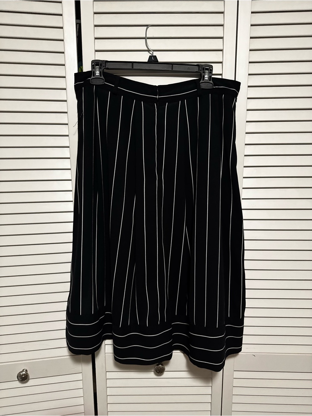 Banana Republic Black with White Pinstripe A-Line Skirt Size 12 - Picture 3 of 4